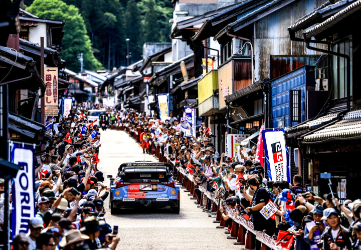 Un container in viaggio tra continenti per il World Rally Championship